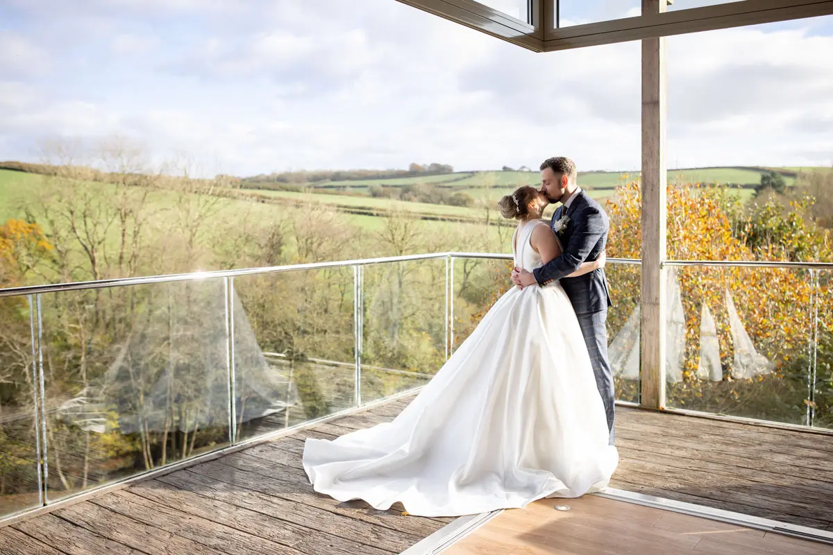Samantha & Tom’s Intimate AutumnWedding